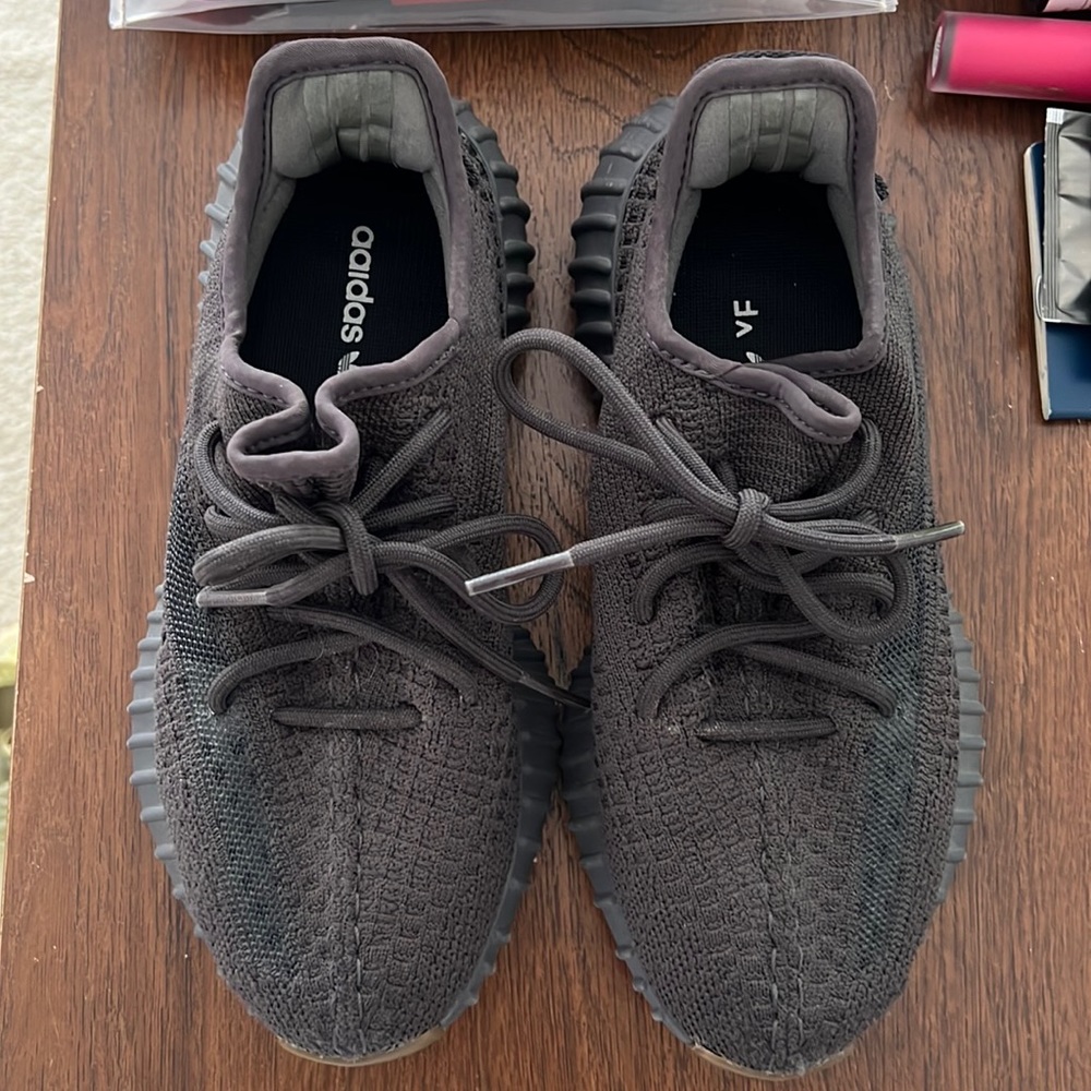 💯 Authentic Yeezy Adidas Sneakers